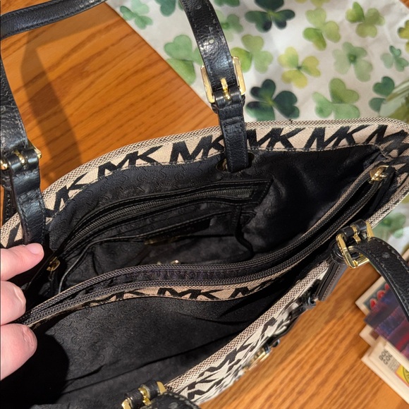 Michael Kors Monogram Black and Tan Shoulder Bag - Picture 2 of 3